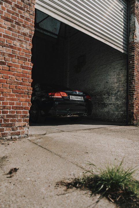 Renovando un Ferrari F40 destrozado