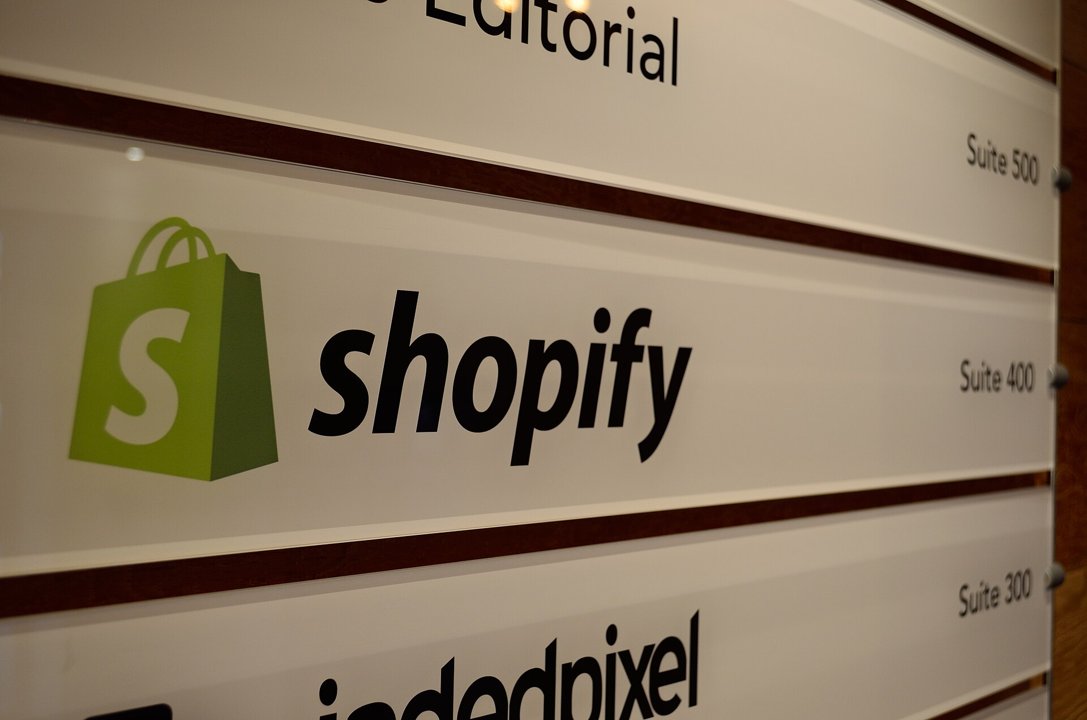 Shopify vs WooCommerce: Which Is Better for a Pet Business?